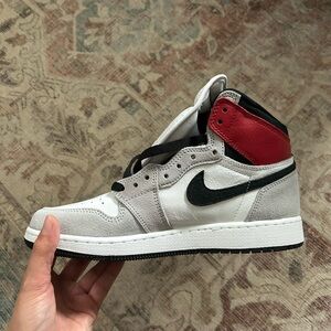 Jordan 1 Light Smoke Gray size 6Y